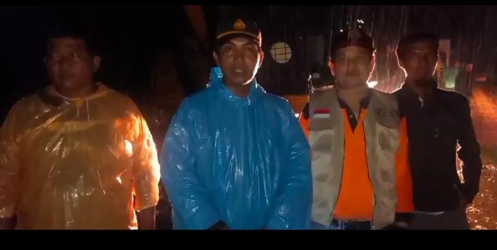 Longsor susulan yang terjadi pada Sabtu (27/4/2024) sekiranya pukul 01.00 Wib di jalur lintas Lebong - Rejang Lebong tepatnya di Kecamatan Rimbo Pengadang sudah berhasil ditangani pada pukul 22.40 (Sabtu malam) Minggu (28/4/2024). (Foto: Lentera)