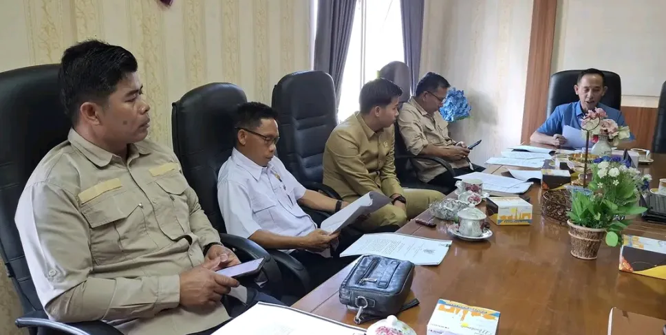 Pansus I DPRD Kepahiang Bahas Penyempurnaan Raperda RPPLH Bersama Tenaga Ahli. Foto: Ibnu/Siberbengkulu.co