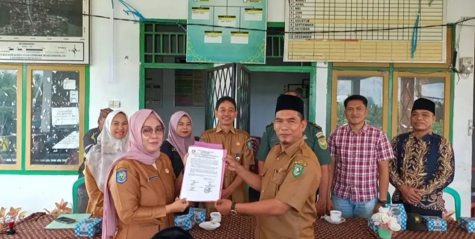 Baru Dua Hari Menjabat, Kades PAW Pulo Geto Fokus Tingkatkan Kinerja Perangkat Desa. Foto: Ibnu/Sibengkulu.co