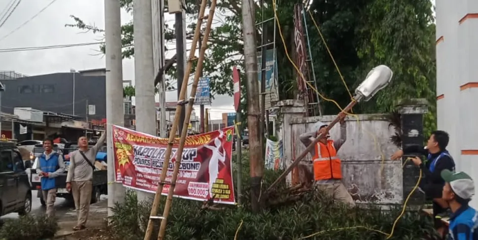 Dishub Kepahiang Mulai Pasang 230 Titik Lampu Penerangan Jalan Umum. Foto: Ibnu/Siberbengkulu.co