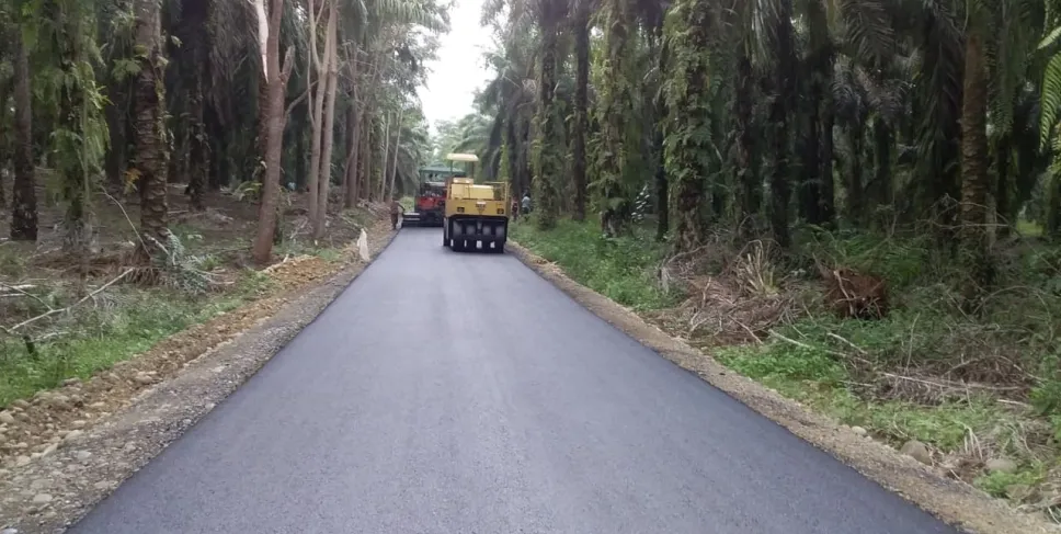 Jalan Hotmix Tuntas, Warga Ucapkan Terima Kasih kepada Pemkab Mukomuko dan Kontraktor